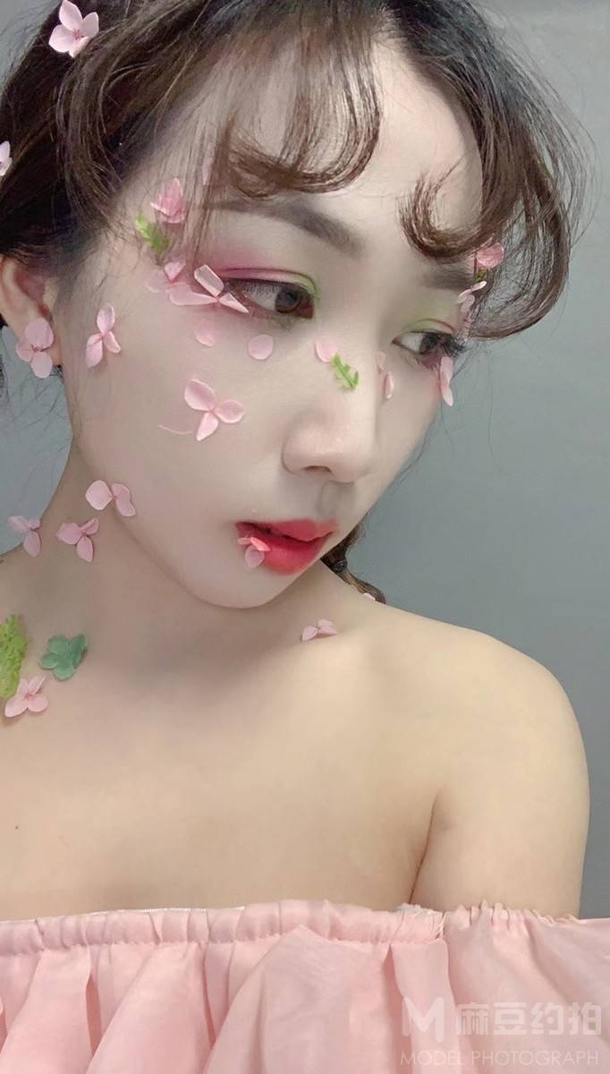 妆容模特