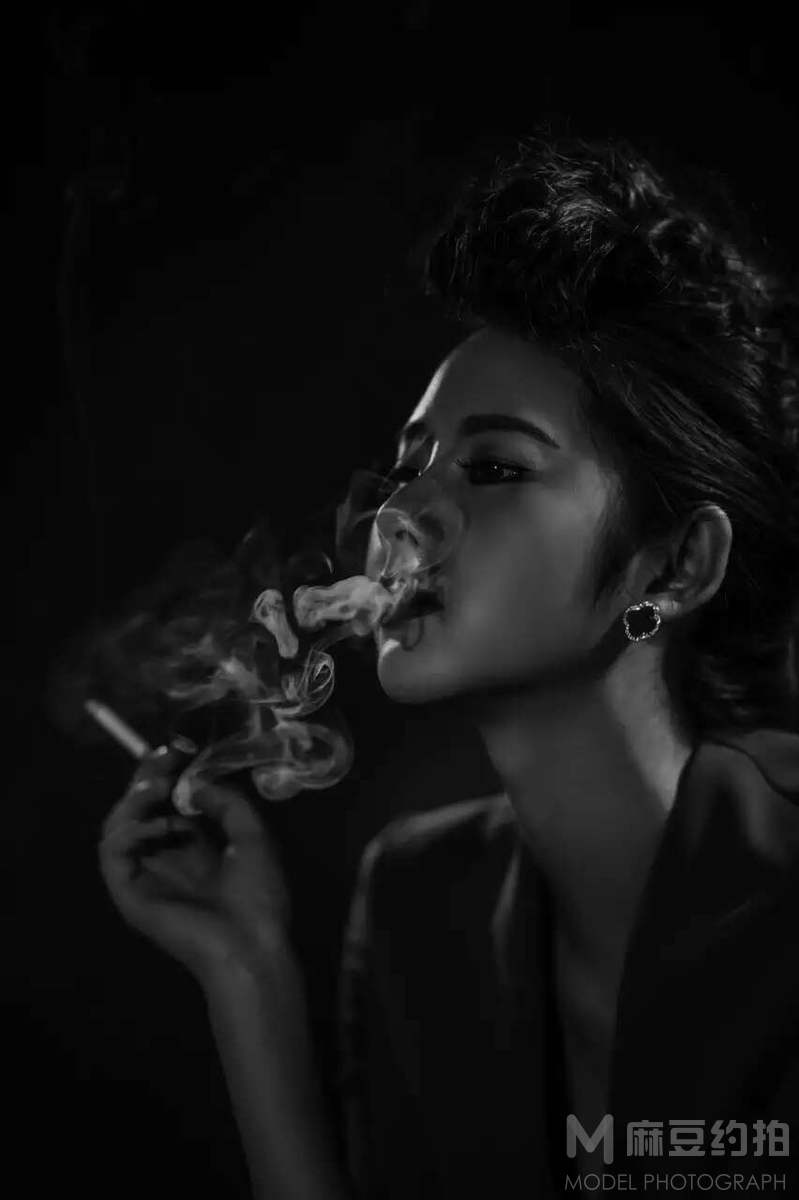黑白模特