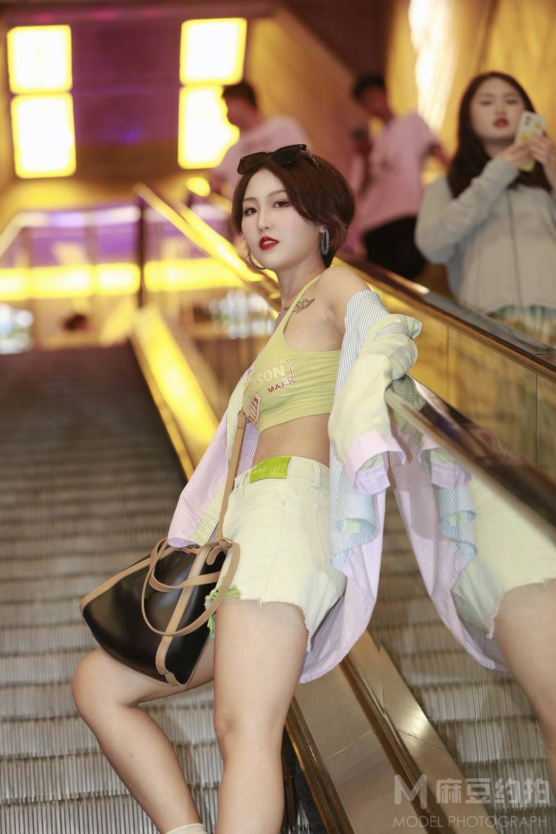 情绪模特