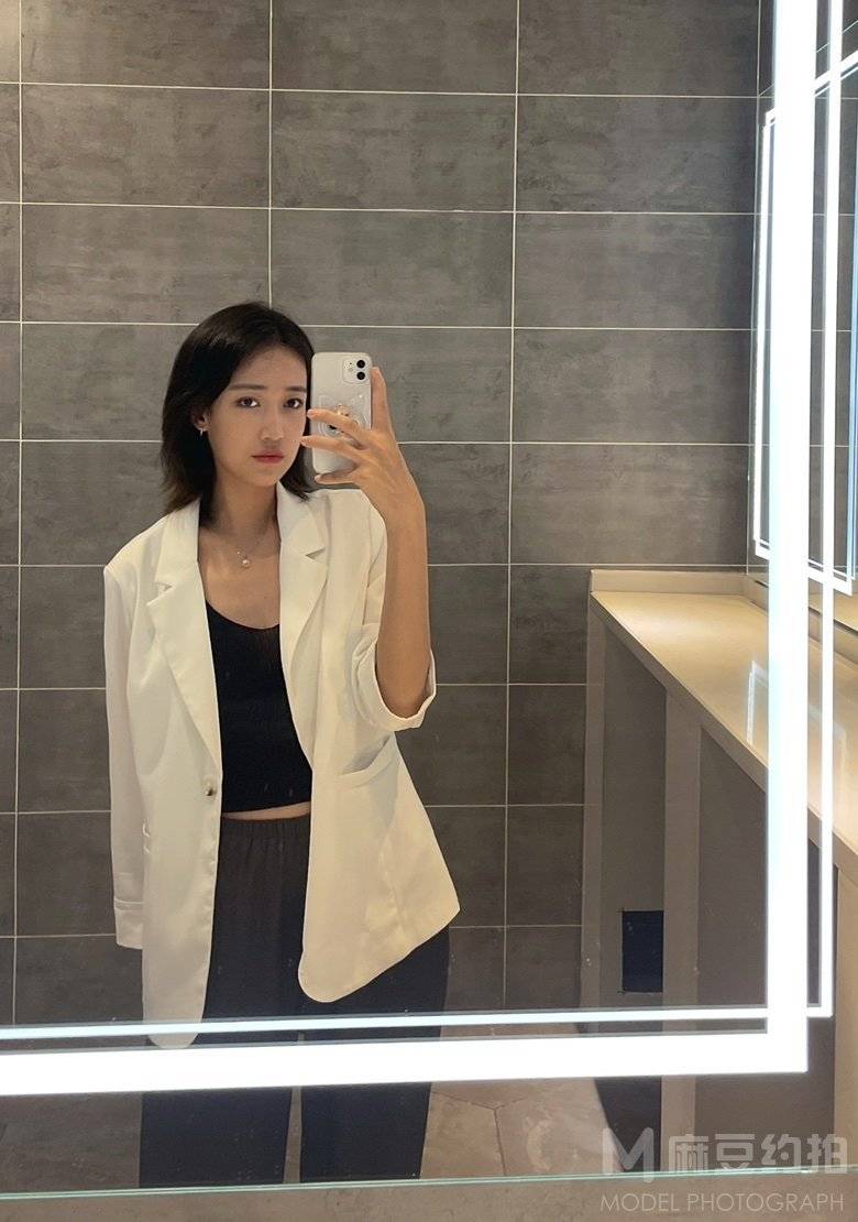 黑白模特