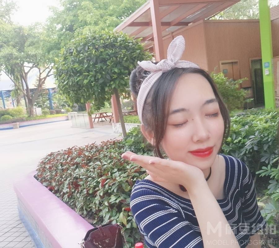 情绪模特