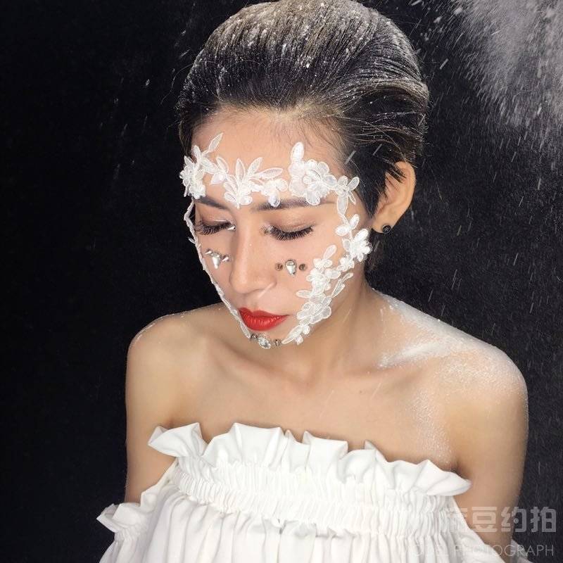 妆容模特