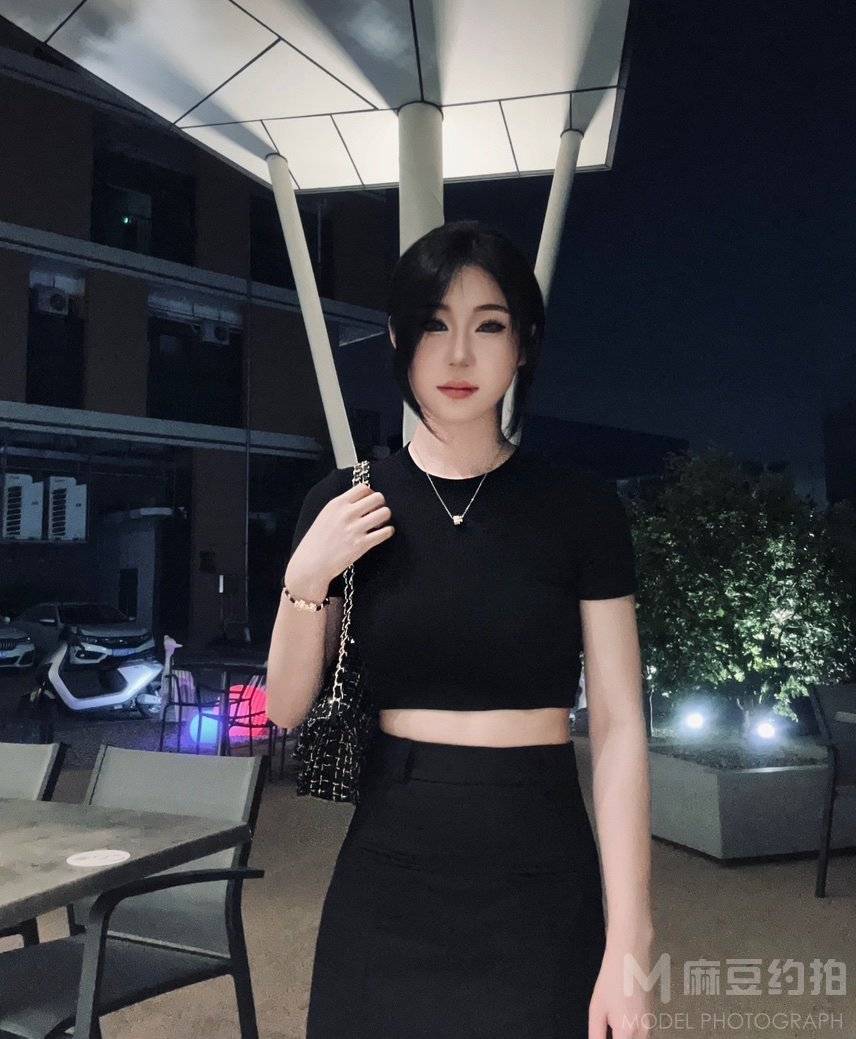 黑白模特