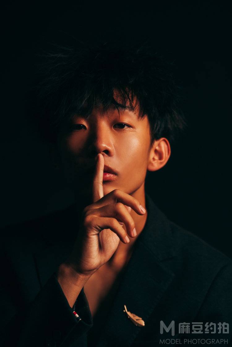 黑白模特
