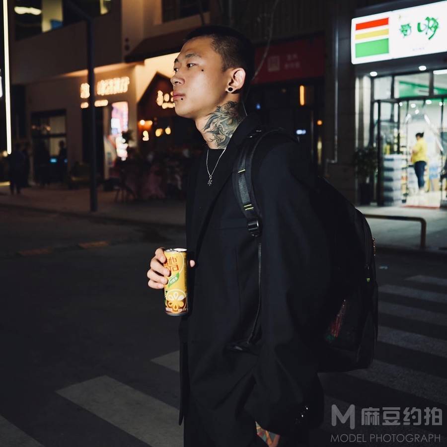 情绪模特