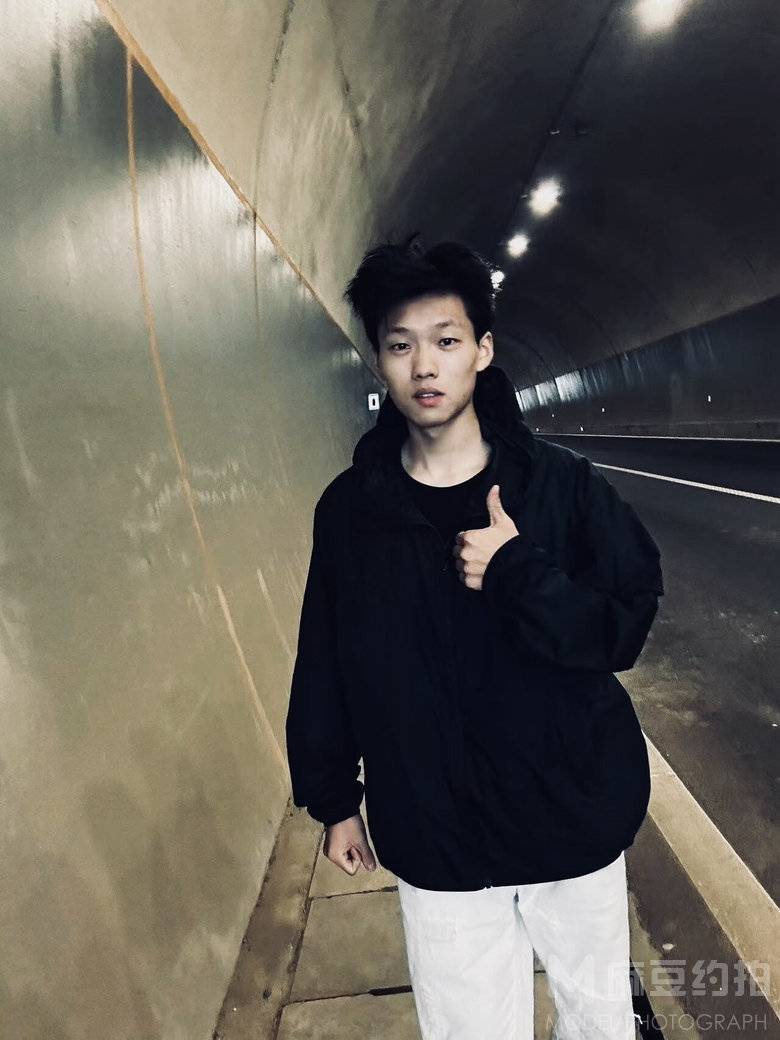 黑白模特