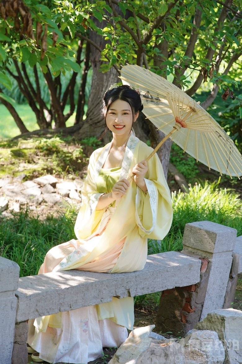 汉服模特