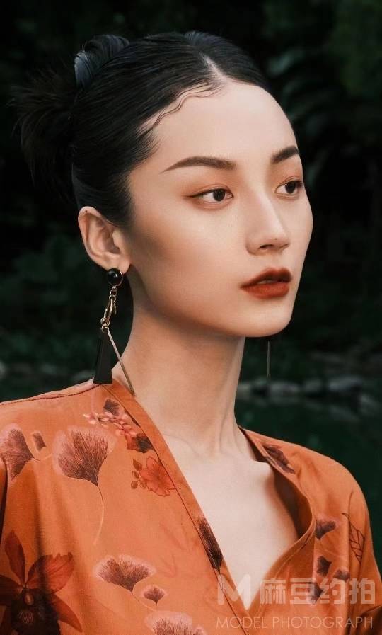 情绪模特