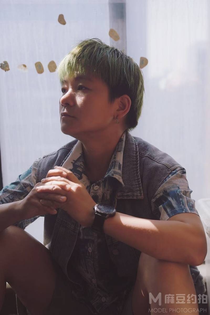 情绪模特