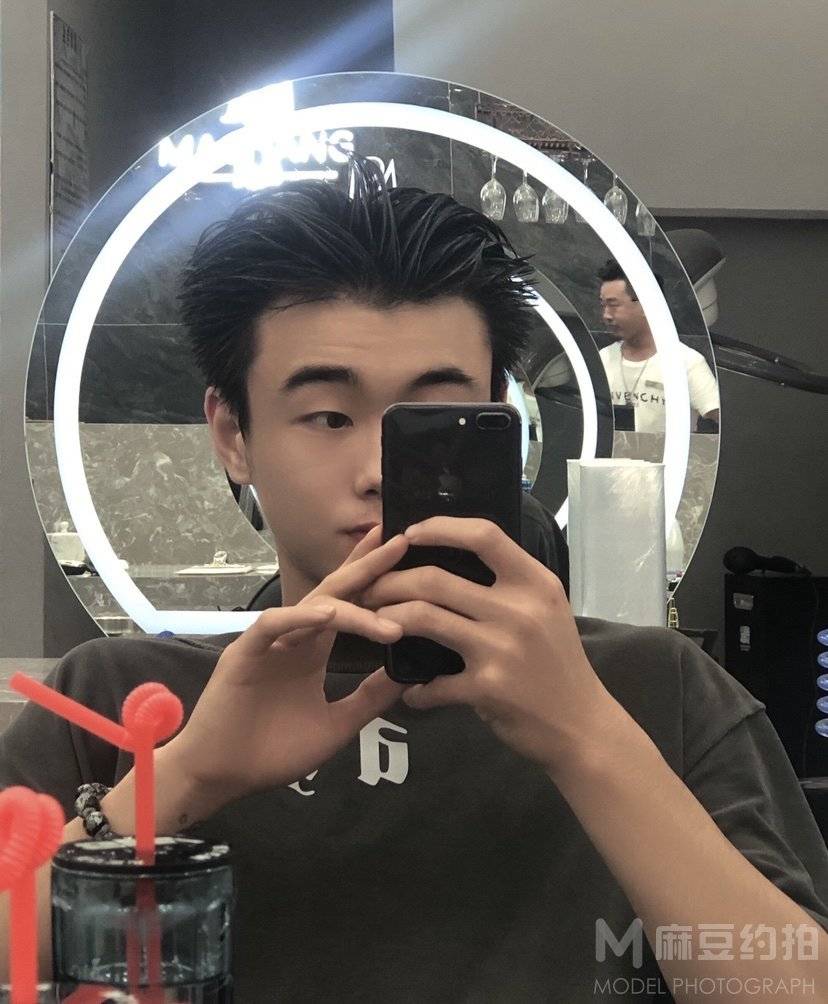 黑白模特