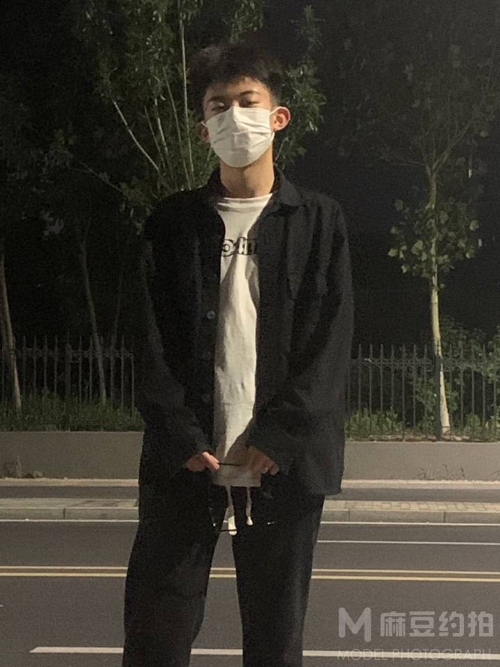 黑白模特