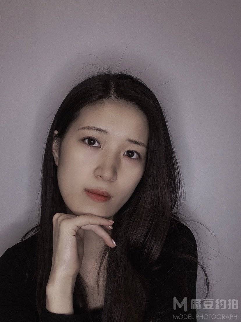 黑白模特