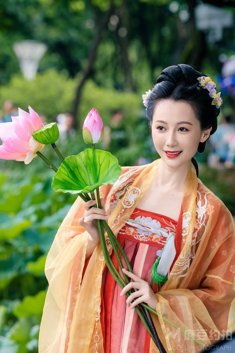 汉服模特