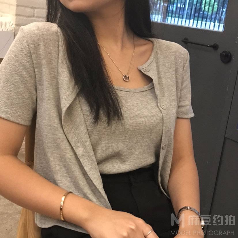 黑白模特