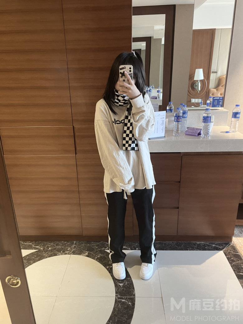黑白模特