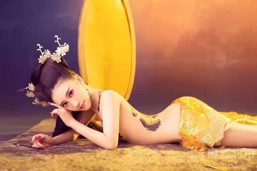 情绪模特