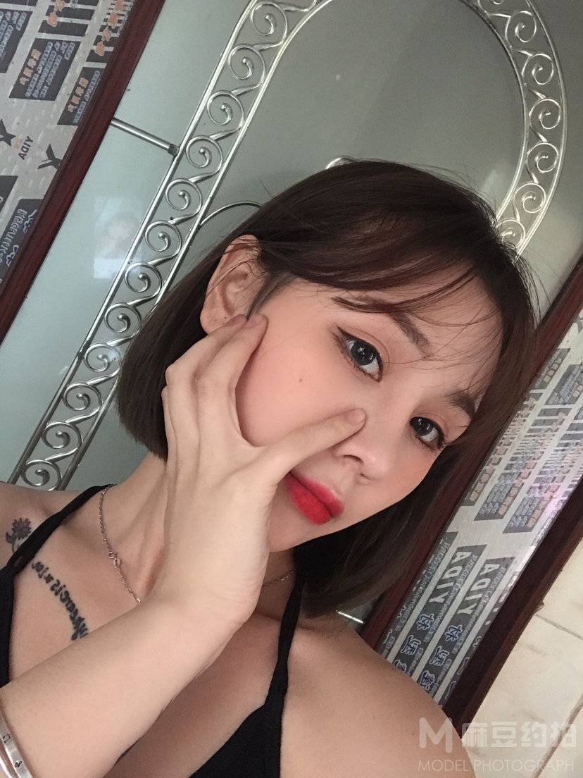 黑白模特