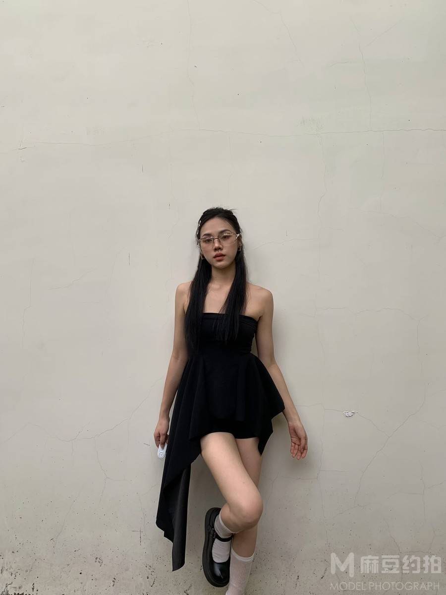 黑白模特