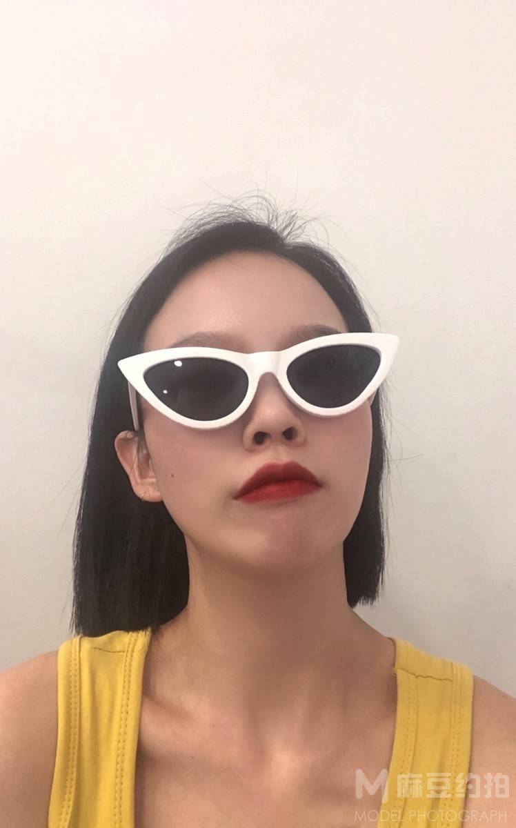 黑白模特