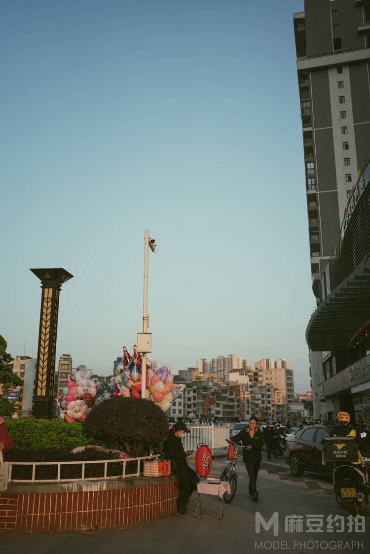 情绪模特