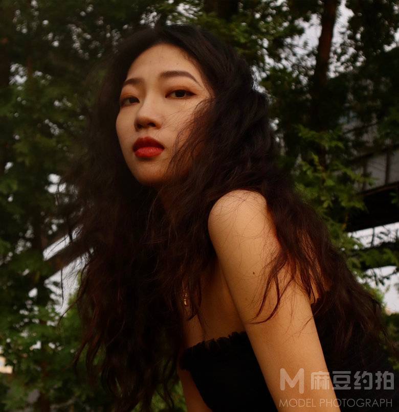 情绪模特