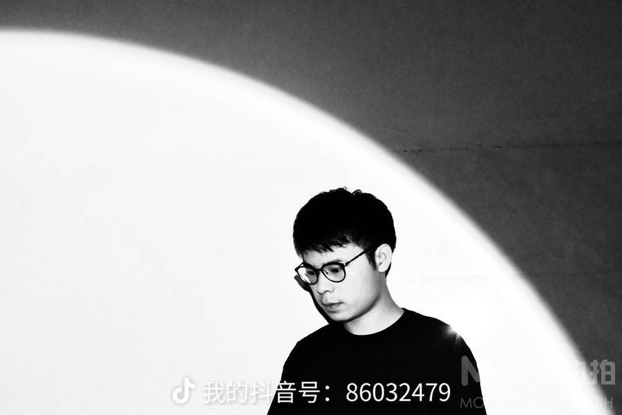黑白模特