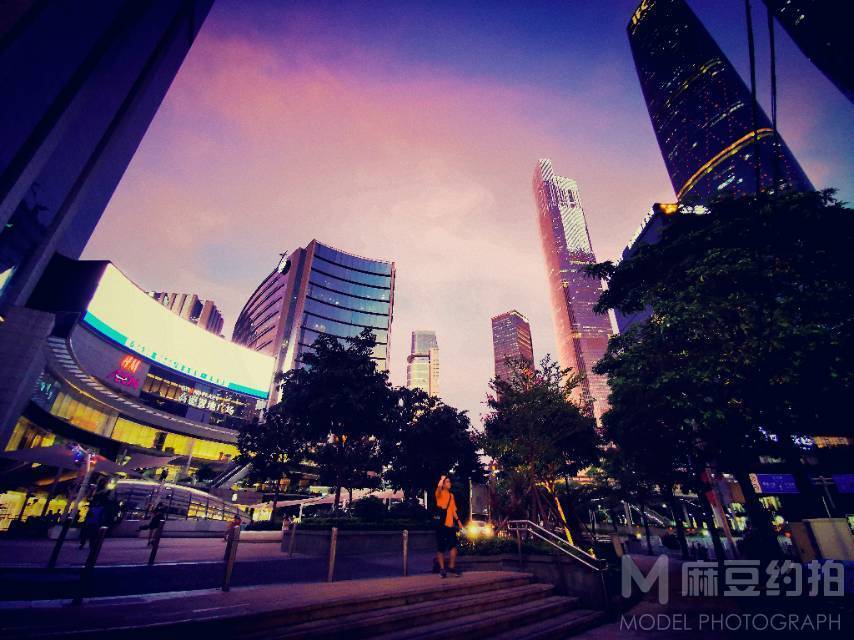 黑白模特