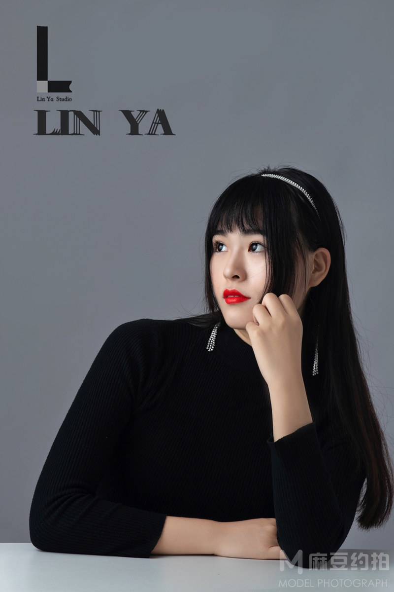 黑白模特