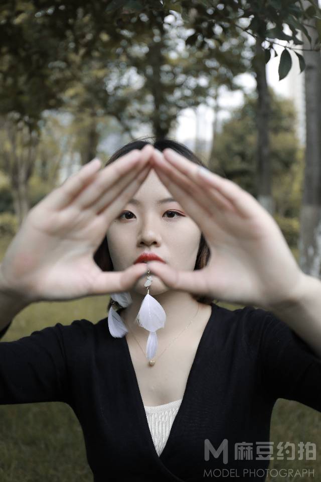 情绪模特