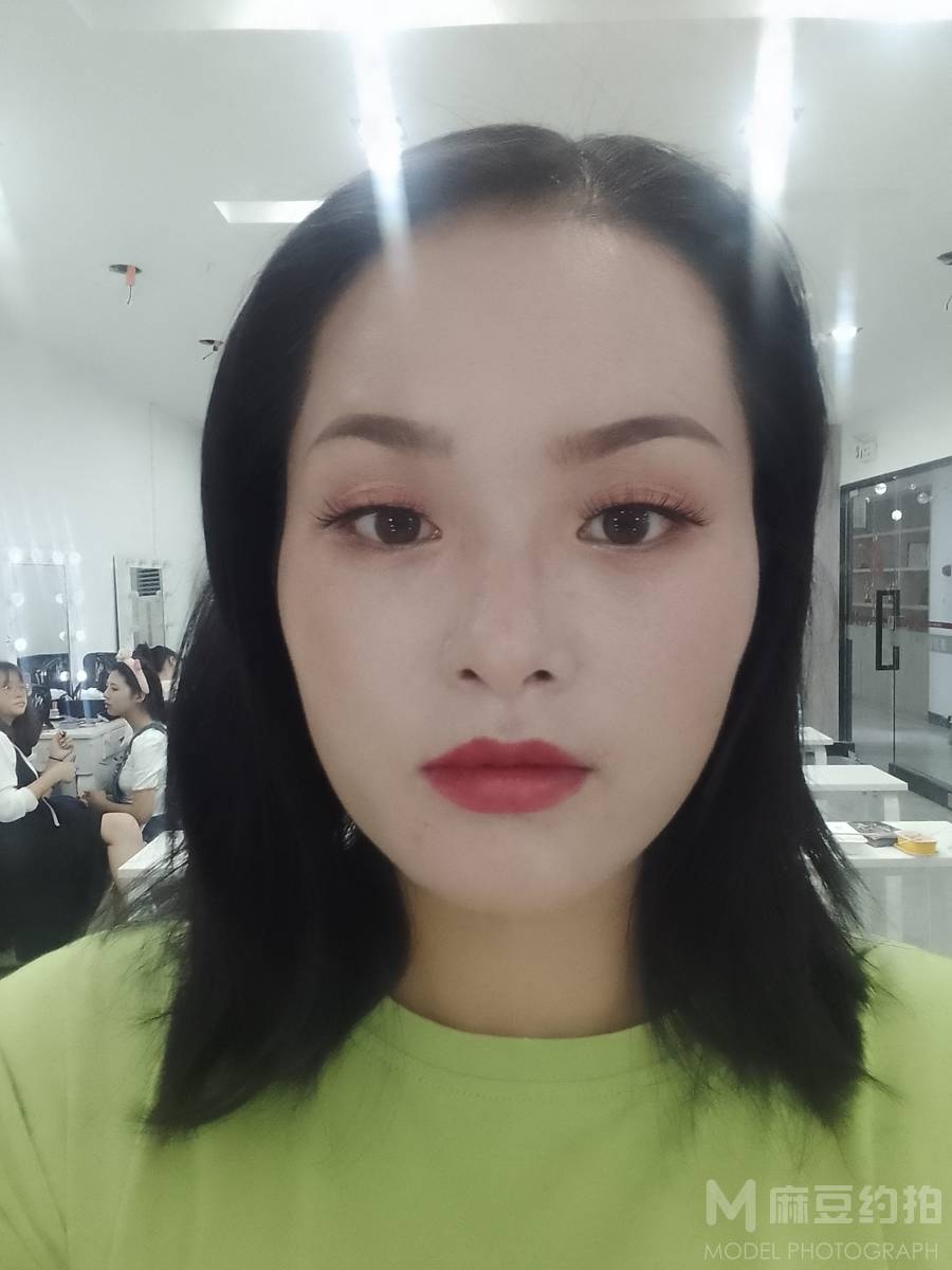 妆容模特