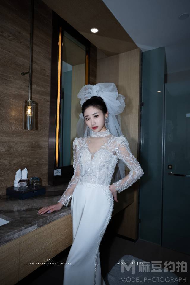 黑白模特