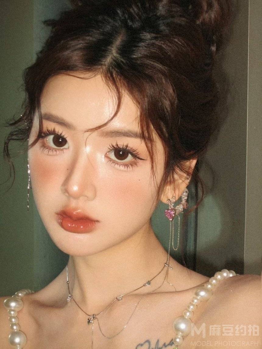 妆容模特
