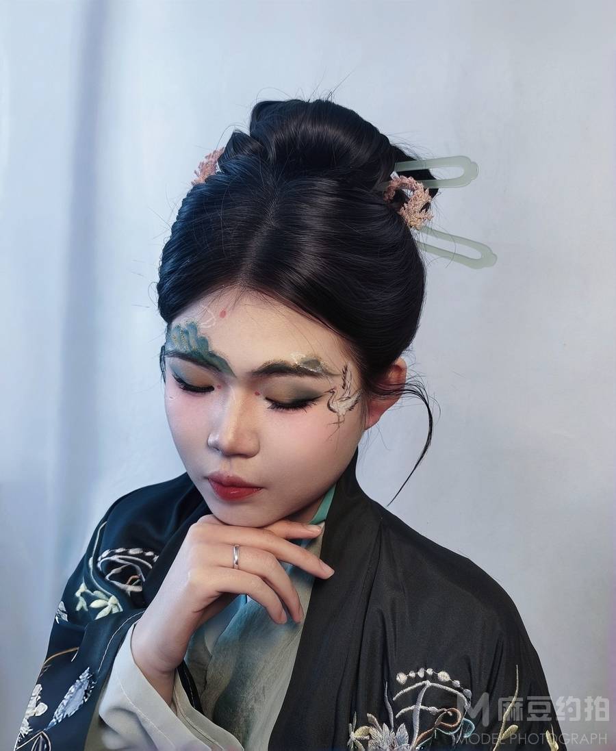 妆容模特