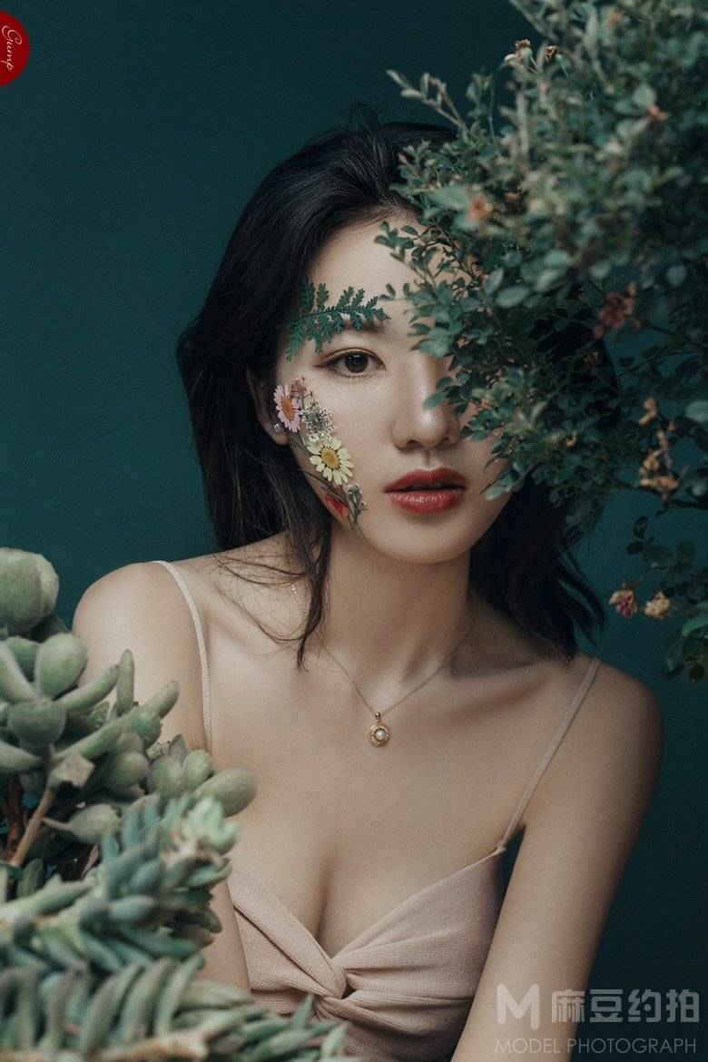 情绪模特