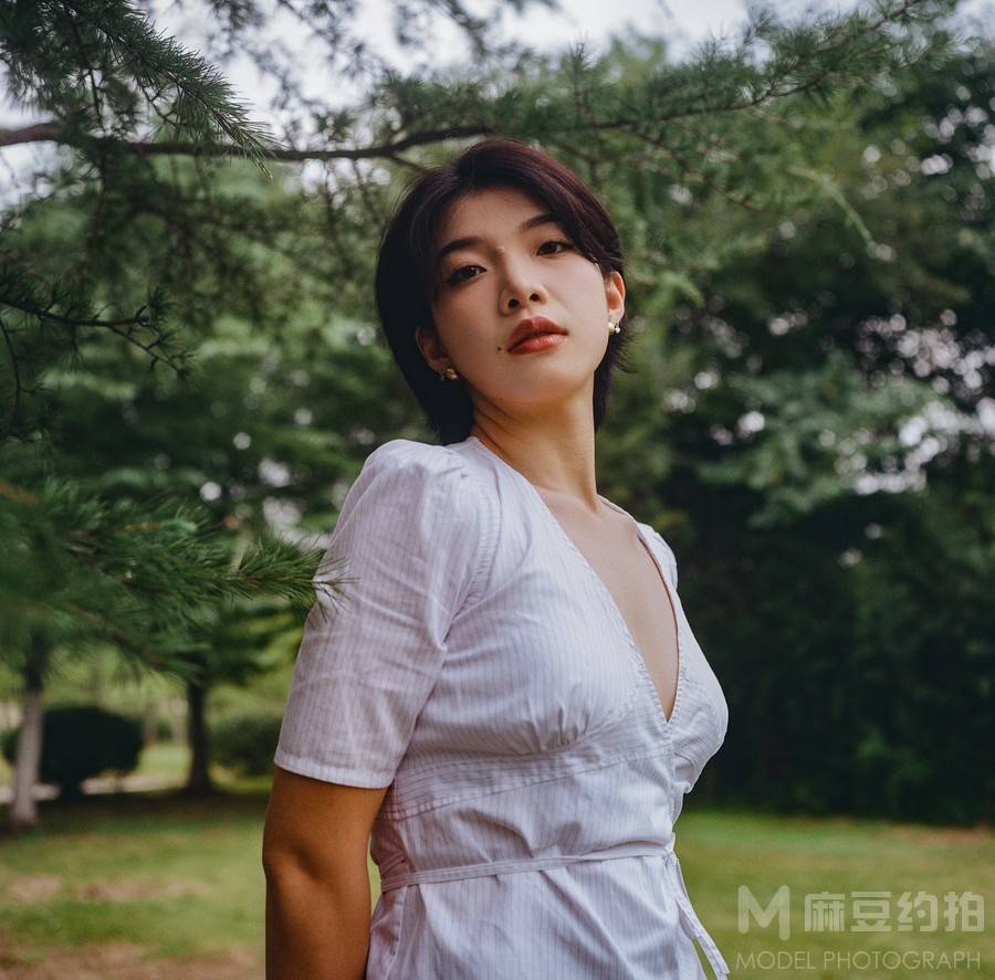 黑白模特
