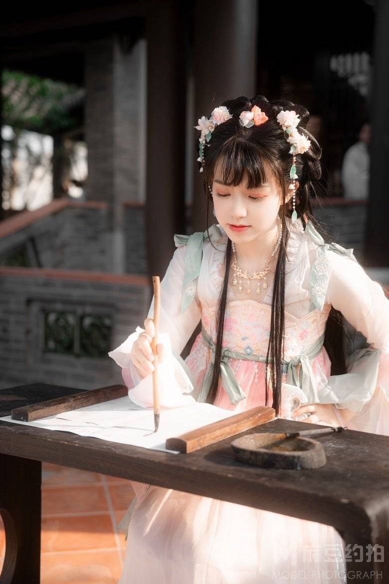 汉服模特
