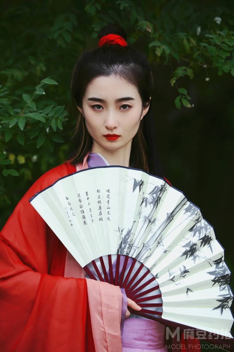 情绪模特