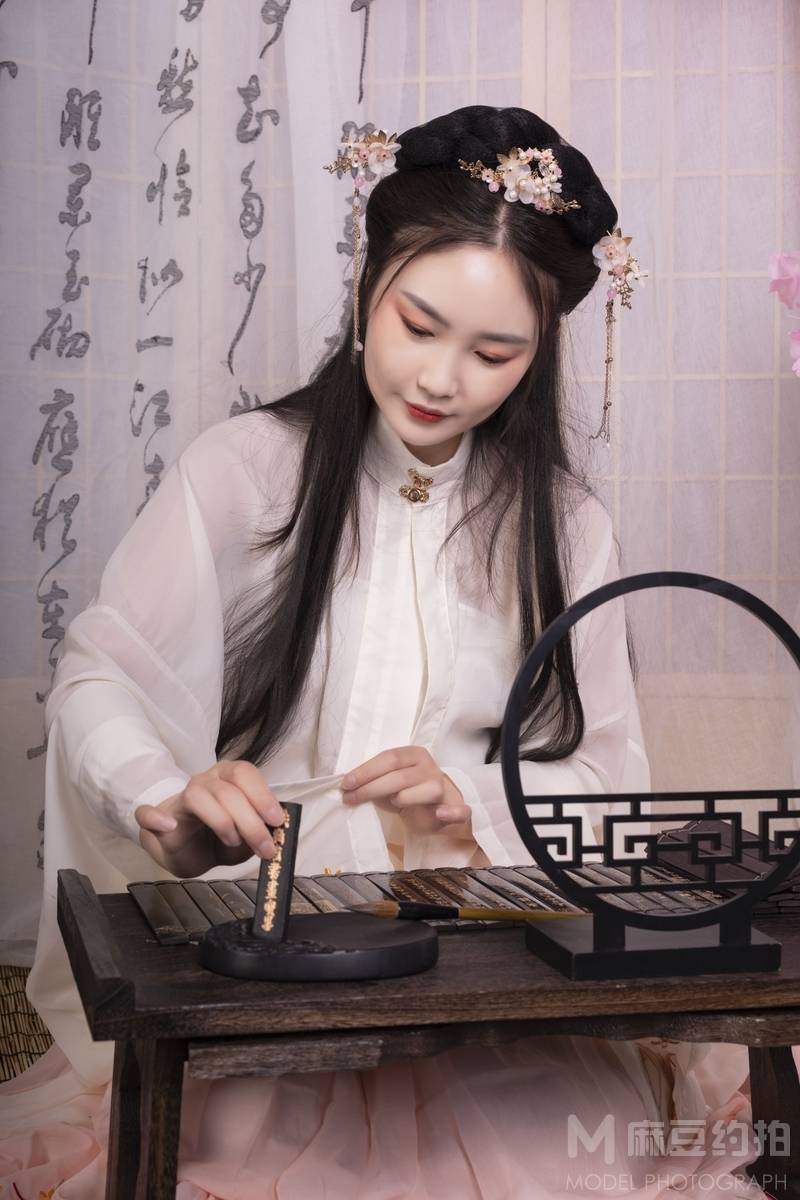 汉服模特