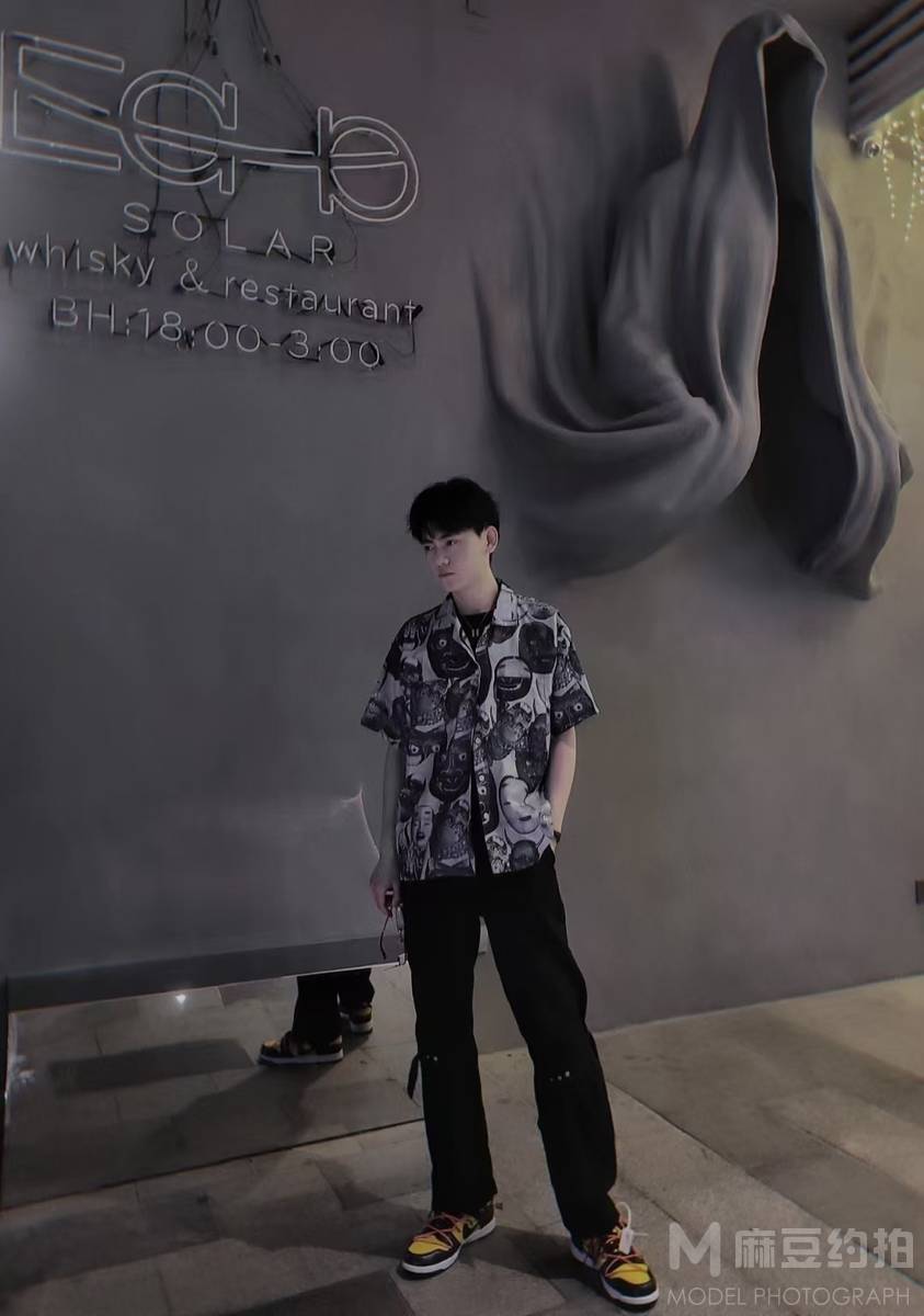 情绪模特