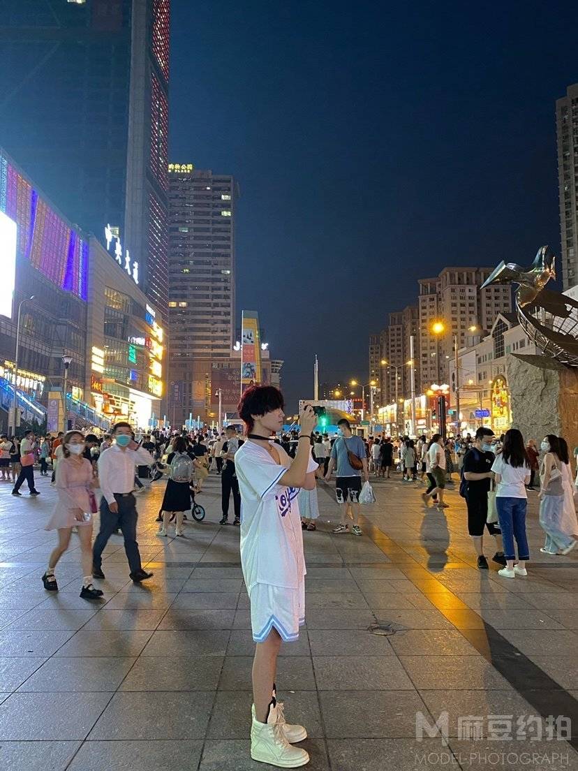情绪模特