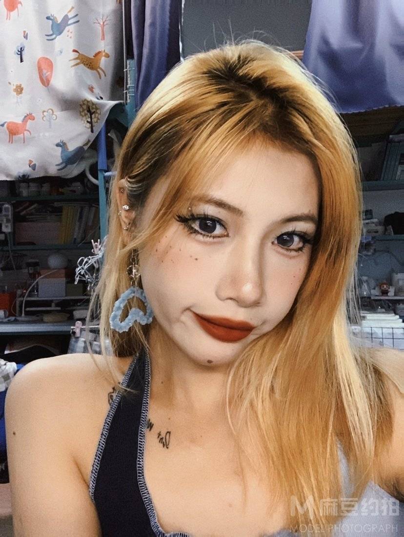 妆容模特