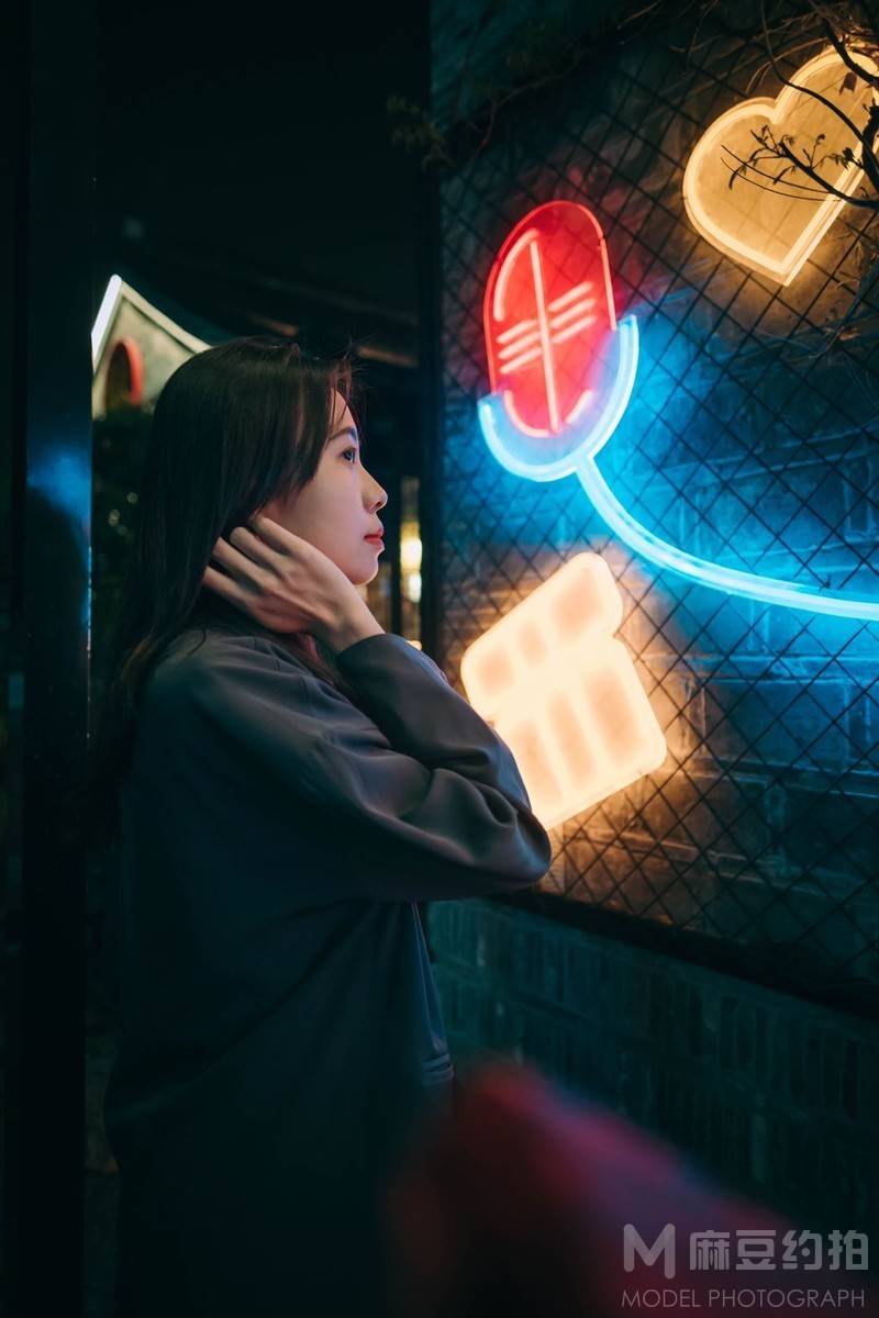 情绪模特
