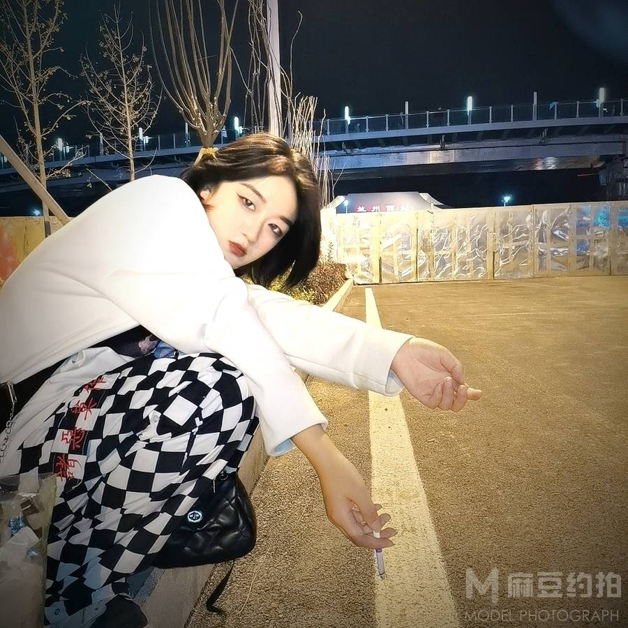 情绪模特