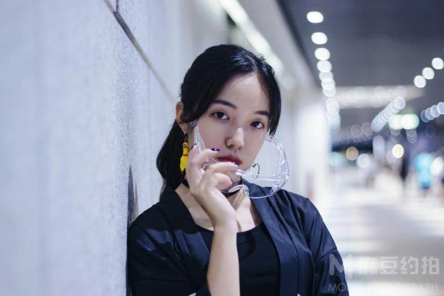 情绪模特