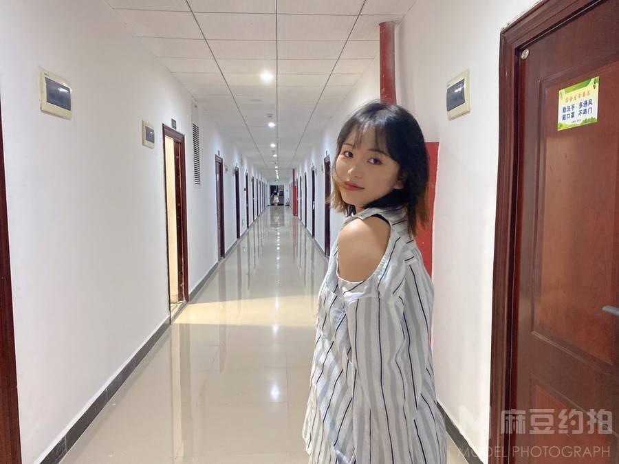校园模特
