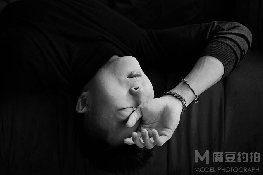 情绪模特