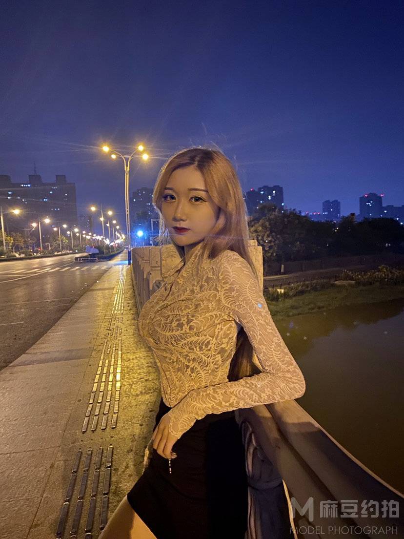 夜景模特