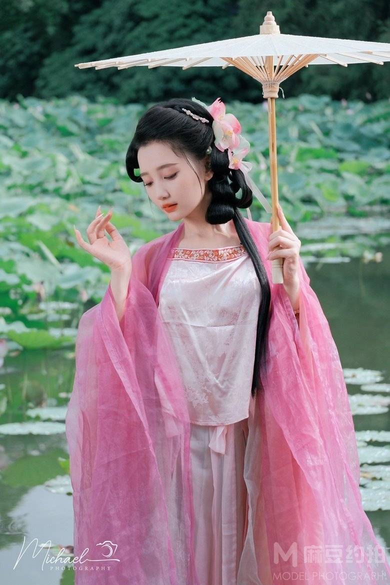 汉服模特