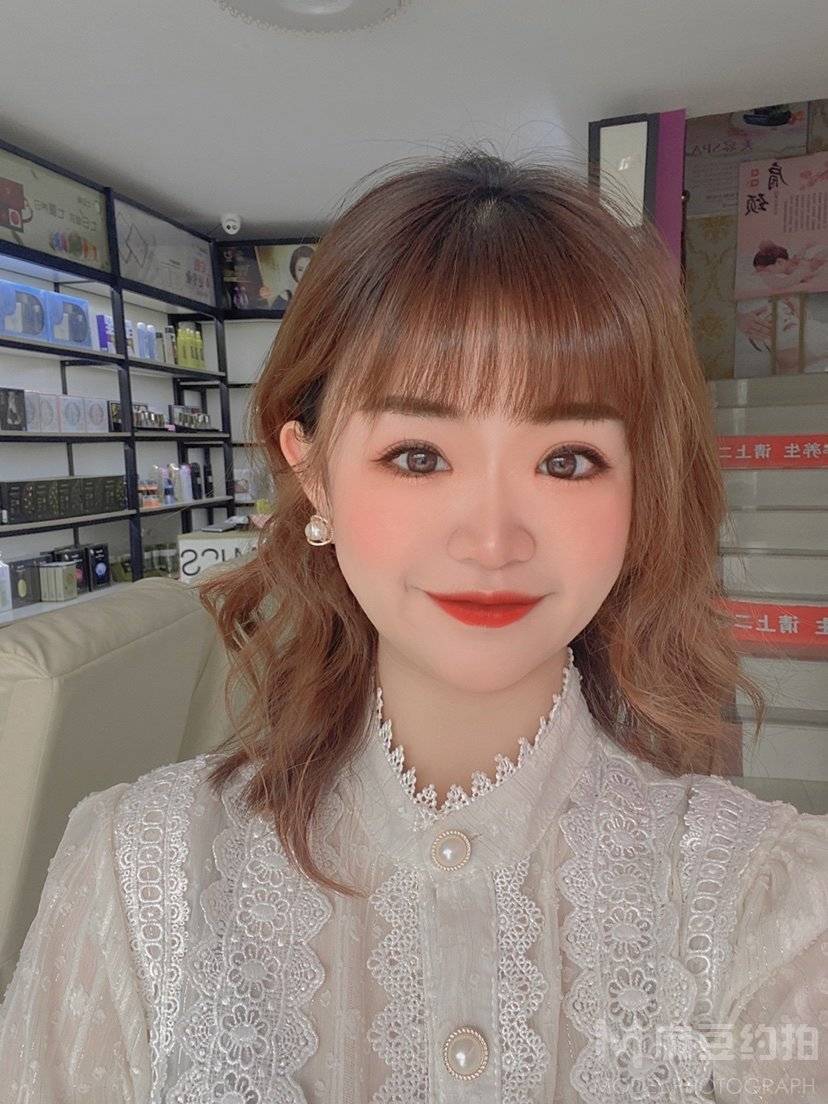 妆容模特