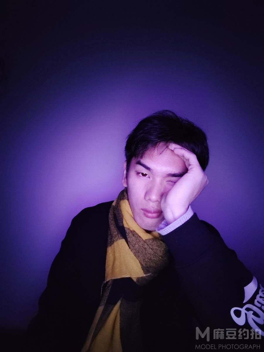 情绪模特